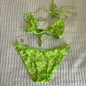 NWT Women’s Green Floral Bikini 👙 Set KULANI KINIS 🍋‍🟩